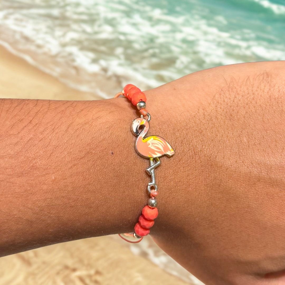 WhatsApp Image 2025-09-25 at 2.17.46 AM سوار خرز مرجاني (كورال) بتعليقة فلامنجو - إكسسوار صيفي للشاطئ والستايل الاستوائي - الصورة 1